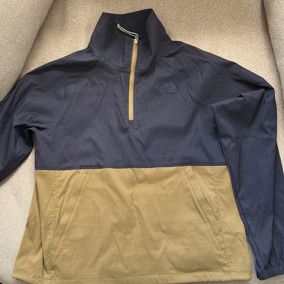 The northface small windbreaker - Picture 4 of 4